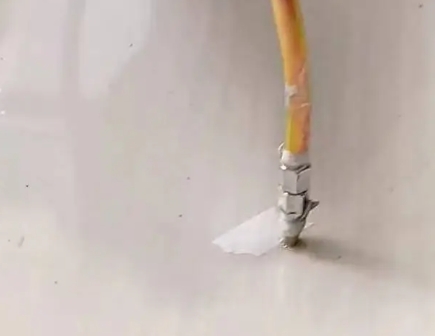 贞丰瓷砖空鼓维修公司专业解答在瓷砖铺贴过程中，如果使用的砂料过粗（如全部使用了粗砂），可能会导致以下问题